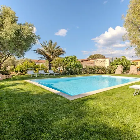 Stazzo Il Ginepro Piscina Condivisa
